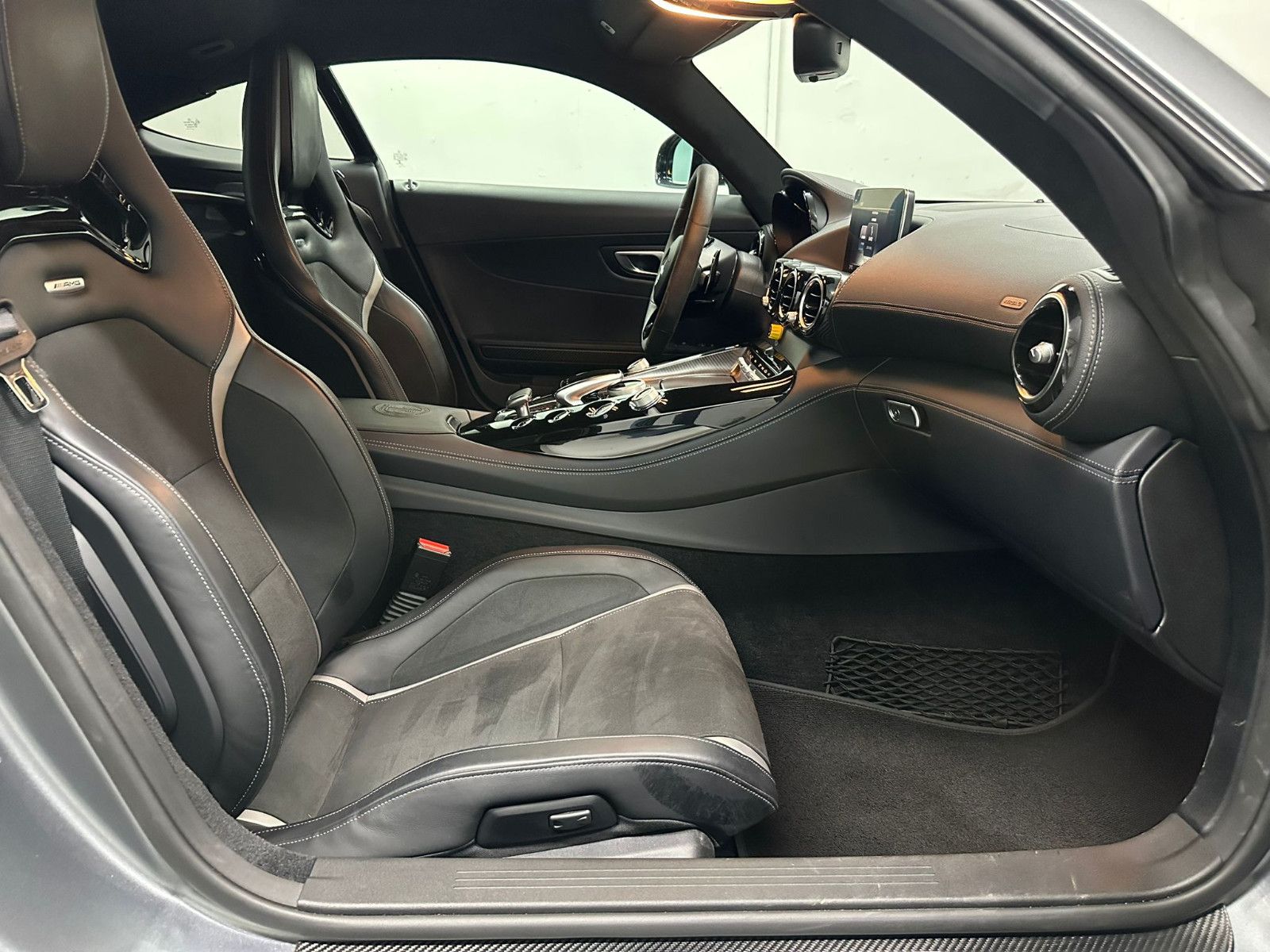 Fahrzeugabbildung Mercedes-Benz AMG GT R 4.0 V8  *KERAMIK*CARBON*PERF.-SITZ*