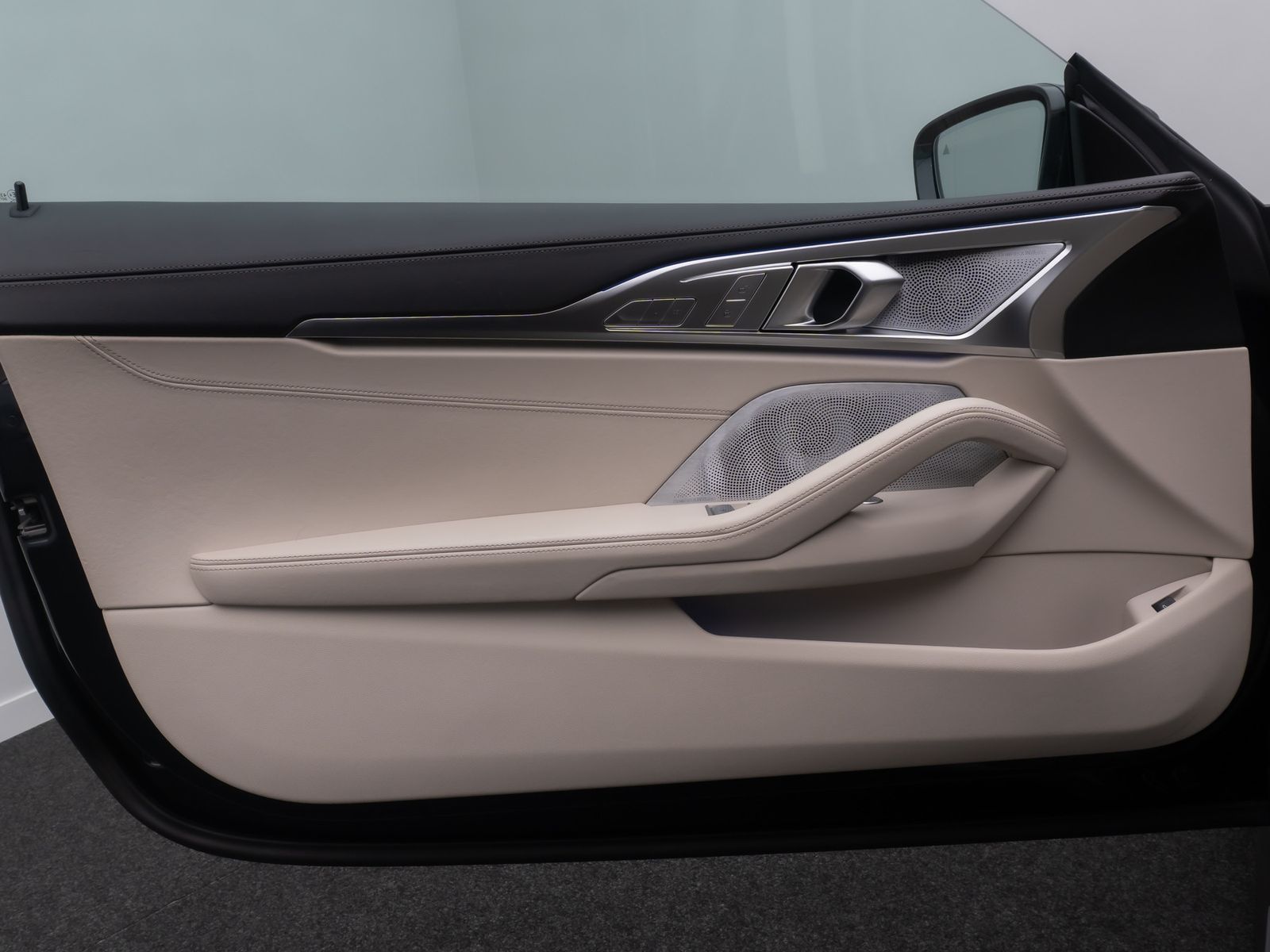 Fahrzeugabbildung BMW 840i xD Individual B&W SoftCl Laser 360°HUD Voll