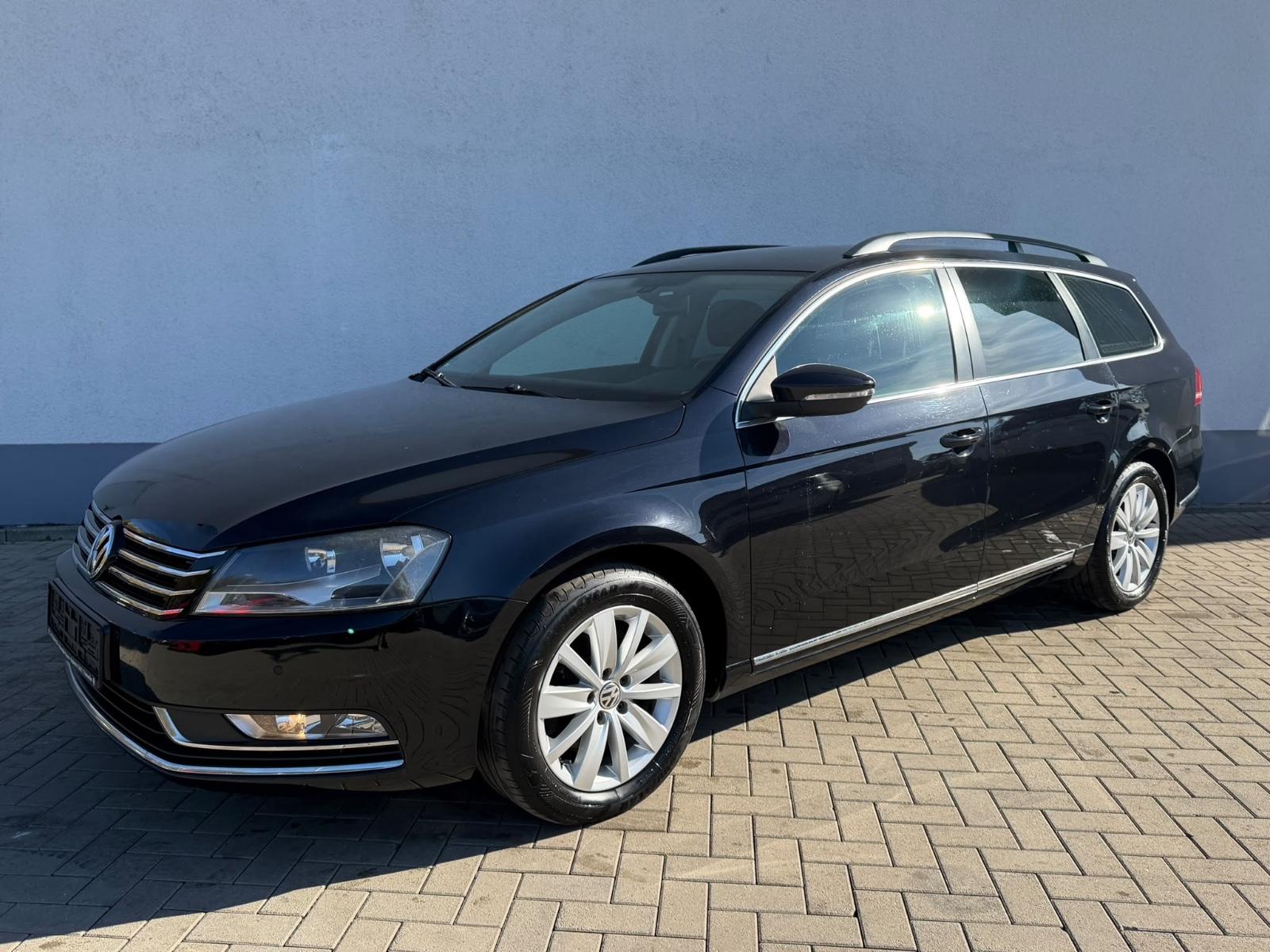 Volkswagen Passat 2013 — rear view