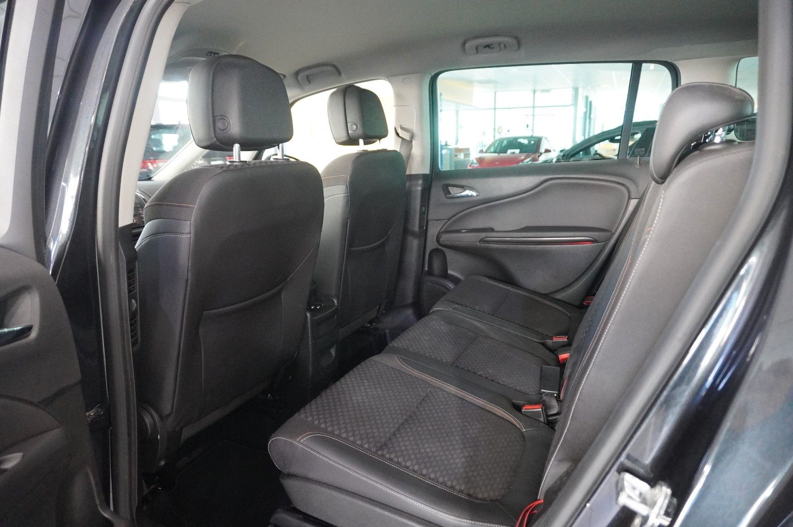 Fahrzeugabbildung Opel Zafira C Tourer 1.6 INNOVATION NAVI/BI-XENON/AHK