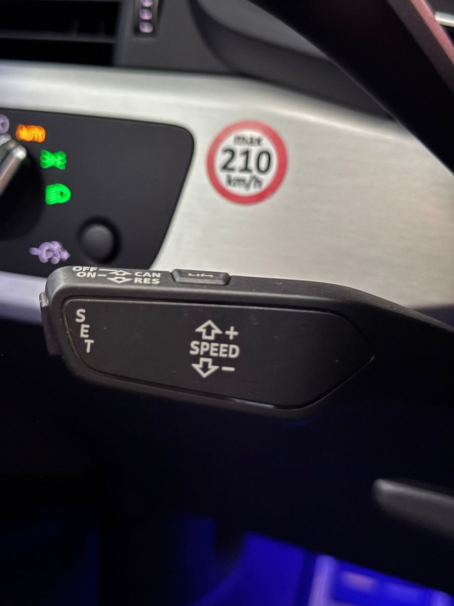 Fahrzeugabbildung Audi A4 2.0 TFSI S-TRONIC 3X-SLINE VIRTUAL LED VOLL
