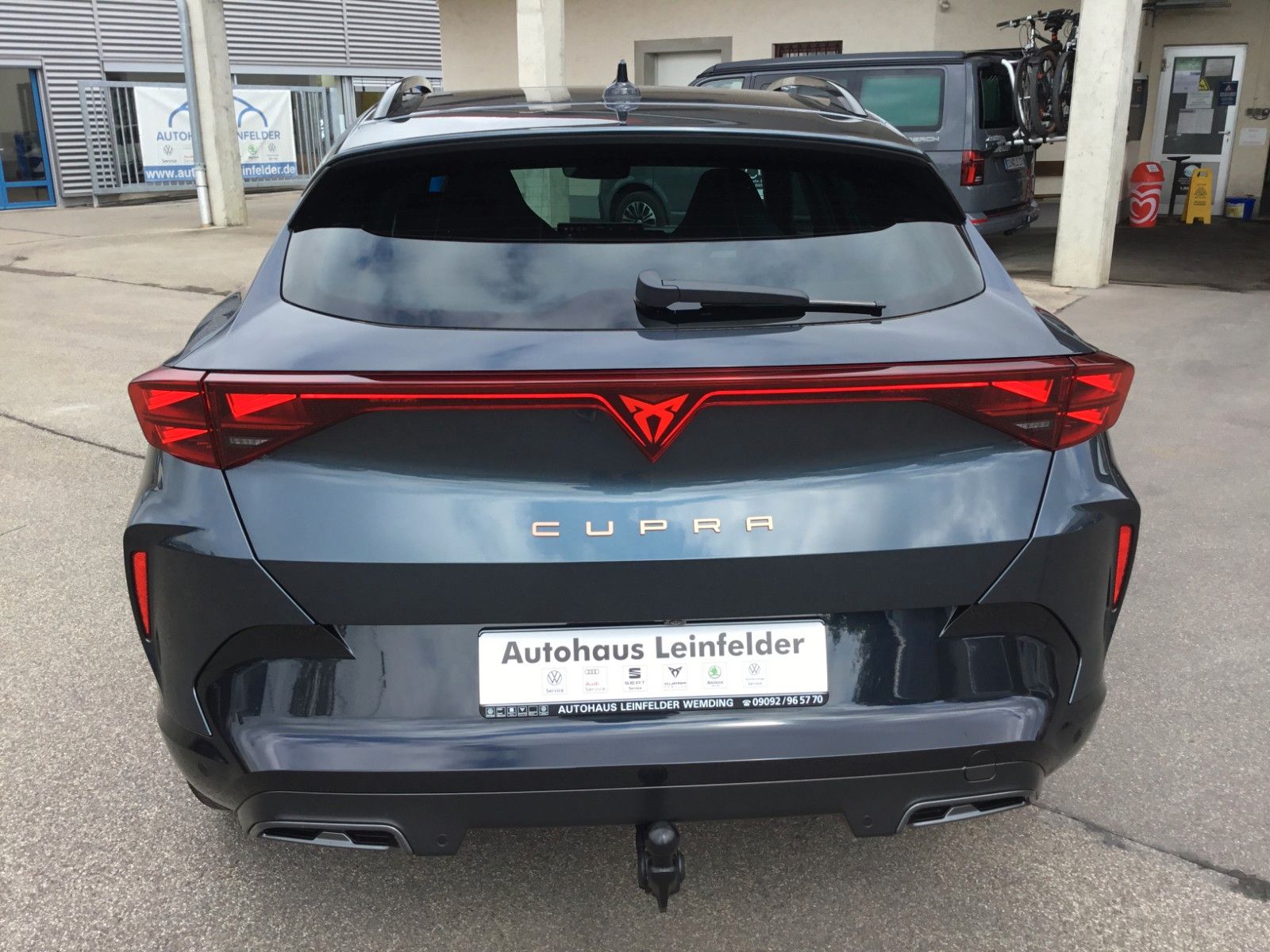 Fahrzeugabbildung CUPRA Formentor 2.0 TSI DSG 4WD+Pano+Matrix+AHK+19"