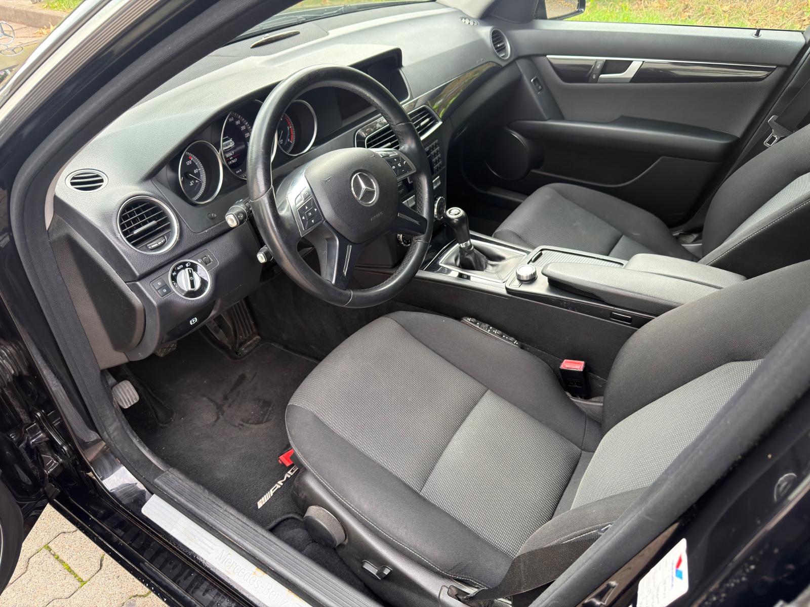 Mercedes-Benz C200 2012 — photo 9