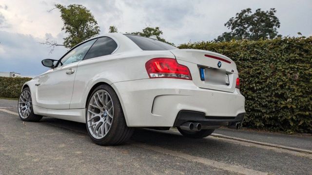 BMW 1er M Coupé mit orig. 11.800km - im Ne...