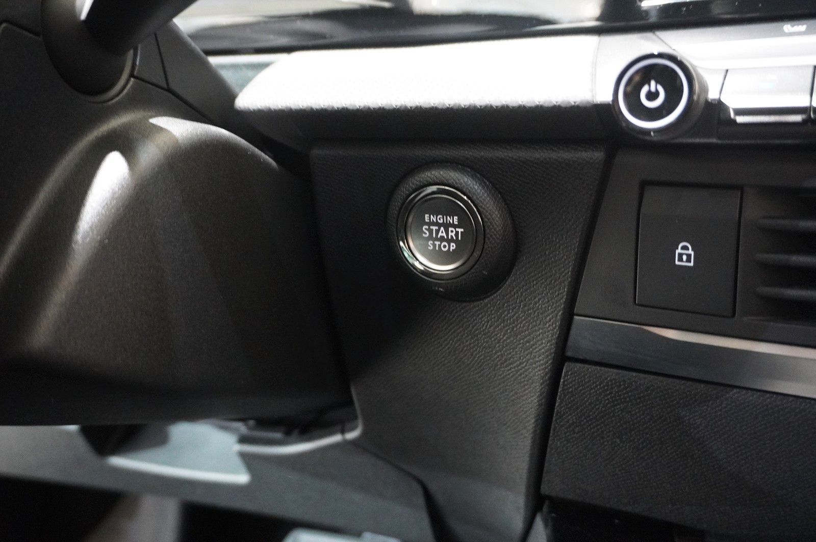 Fahrzeugabbildung Opel Astra L Lim. 1.6 HYBRID EDIT. NAVI/SPORT/KAMERA