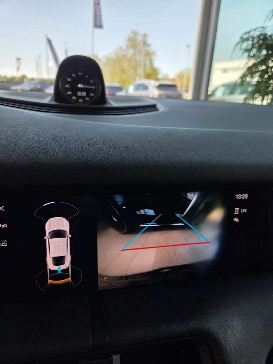 Fahrzeugabbildung Porsche Taycan/Sportsitze/Sportchrono/Innodrive