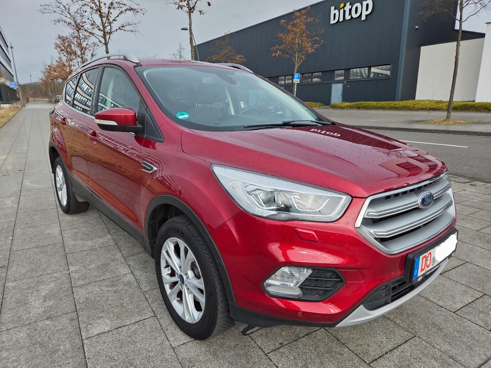 Ford Kuga 1.5 Titanium /Xenon/Keyless/Kamera/T-Leder/