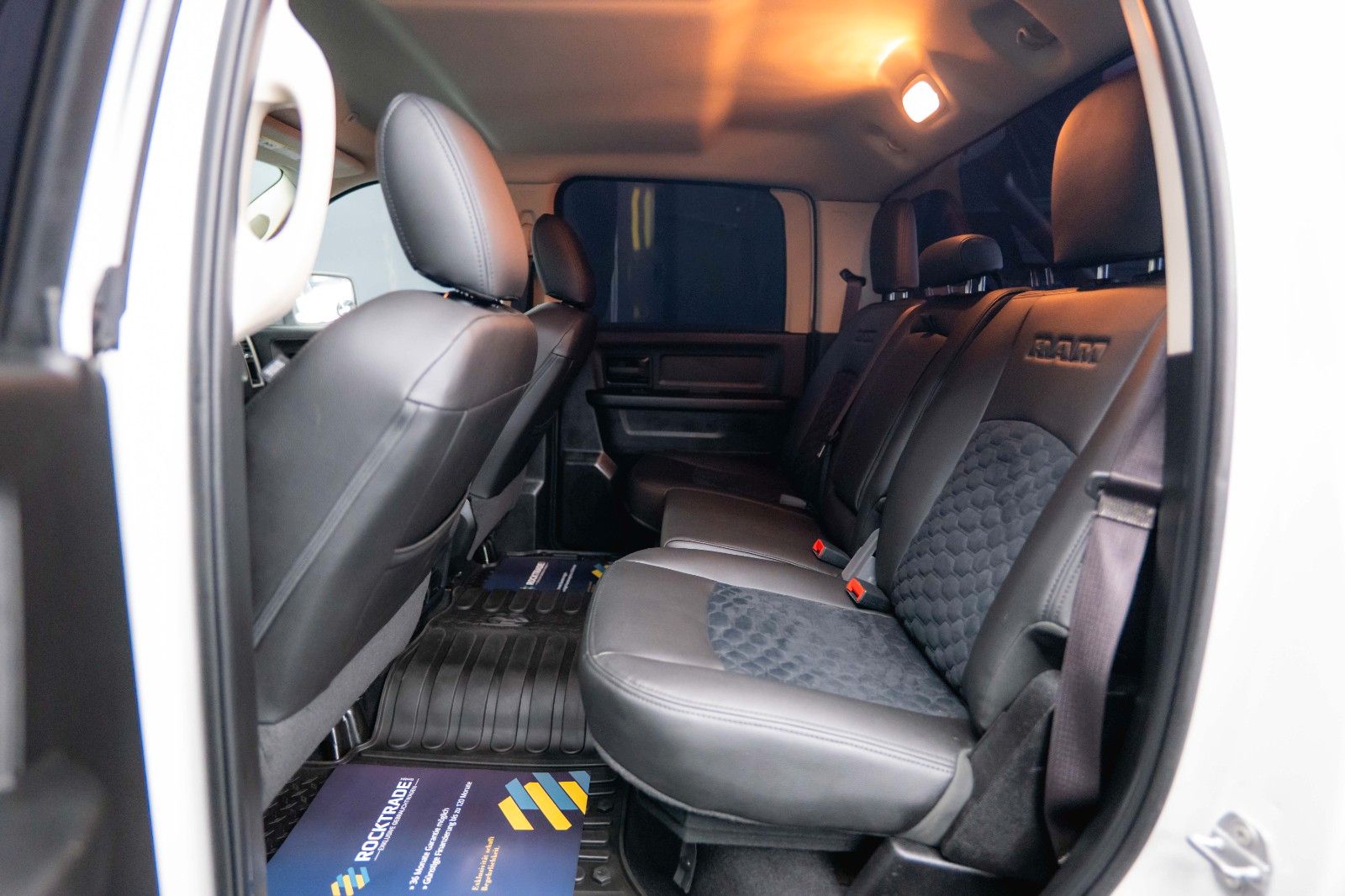 Fahrzeugabbildung Dodge RAM 5.7 V8 HEMI 4x4 OFFROAD Night-Paket *LED*AHK