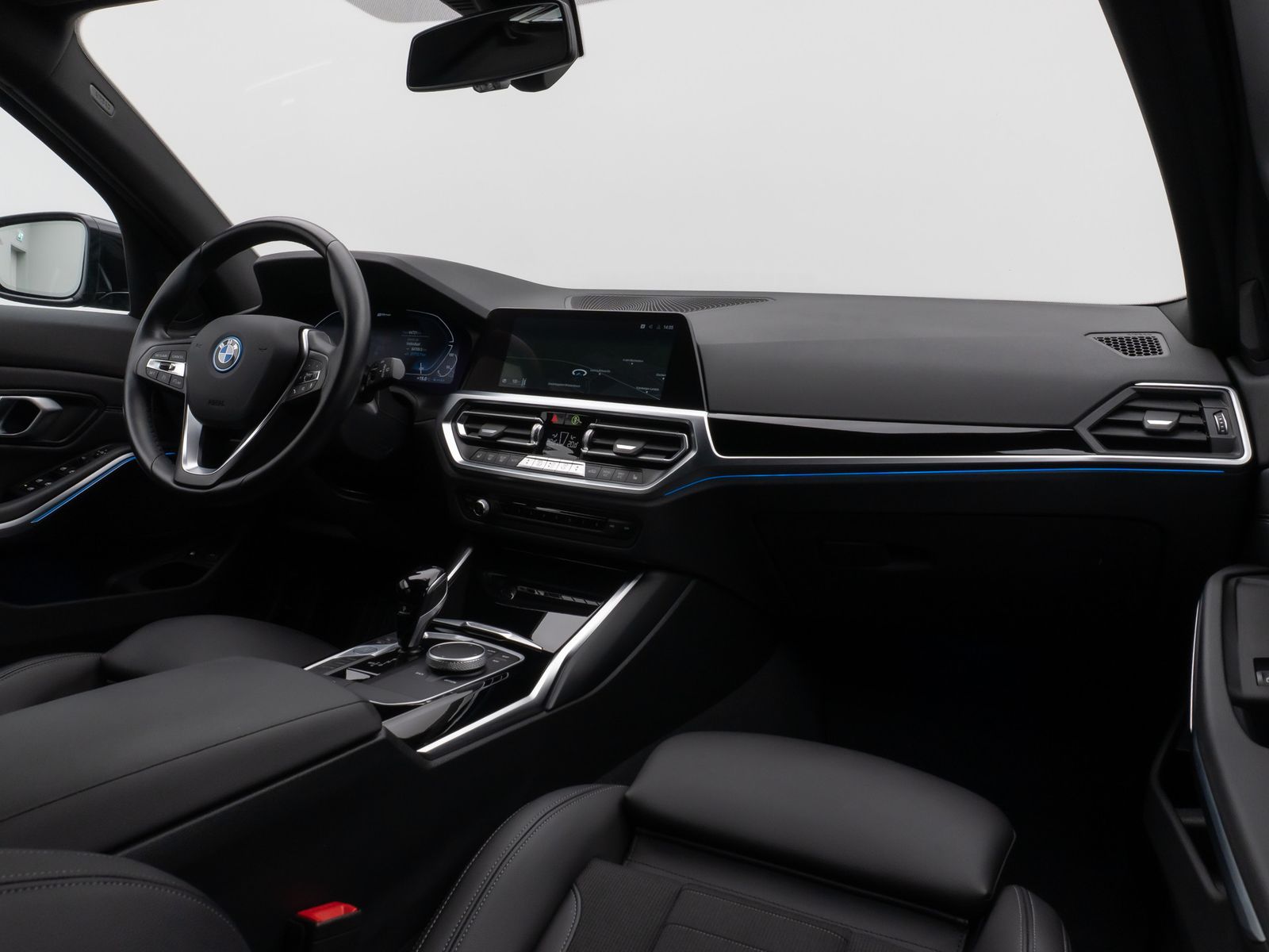 Fahrzeugabbildung BMW 330e xD SportLine Laser HUD DAB HiFi Komfort PDC