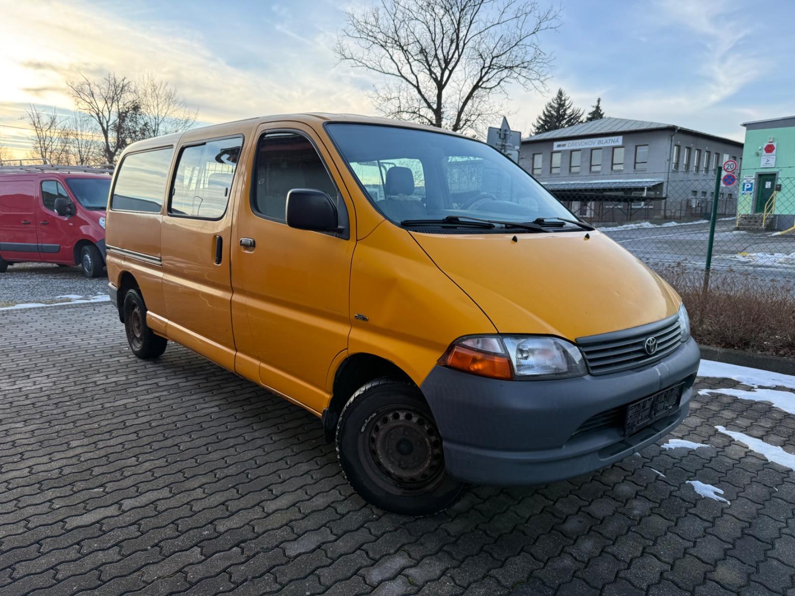 Toyota Hiace 2.5 D4-D 6 Sitzer LANG