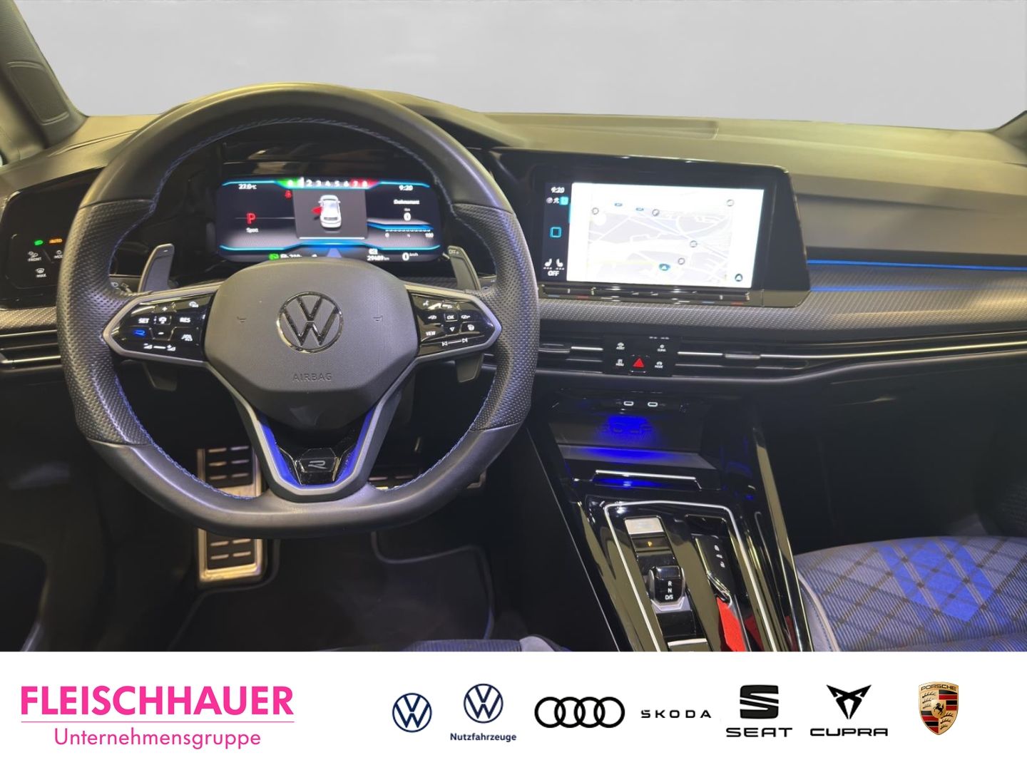 Volkswagen Golf VIII R 2.0 TSI 4M Matrix Navi Pano 270km h foto 16
