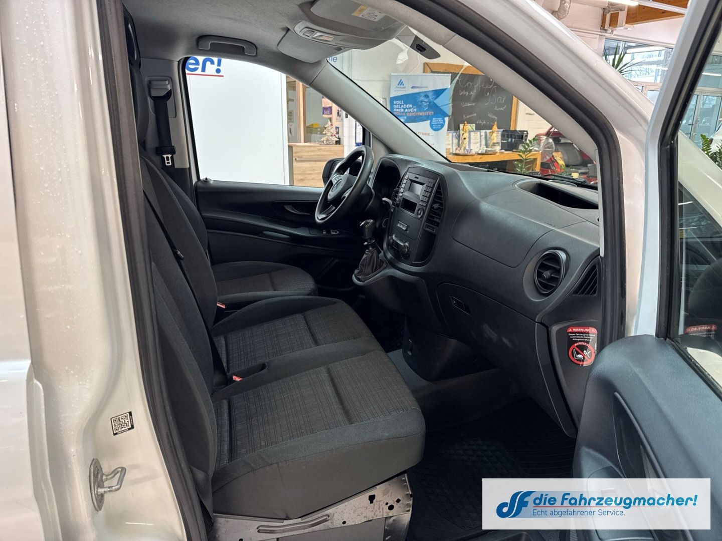 Fahrzeugabbildung Mercedes-Benz Vito Kasten 114 CDI BT RWD extralang AHK Parkle