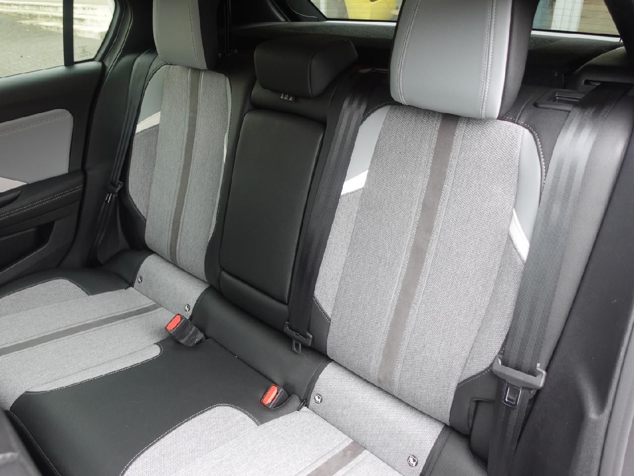 Fahrzeugabbildung Opel Astra L Lim. 1,2 Elegance