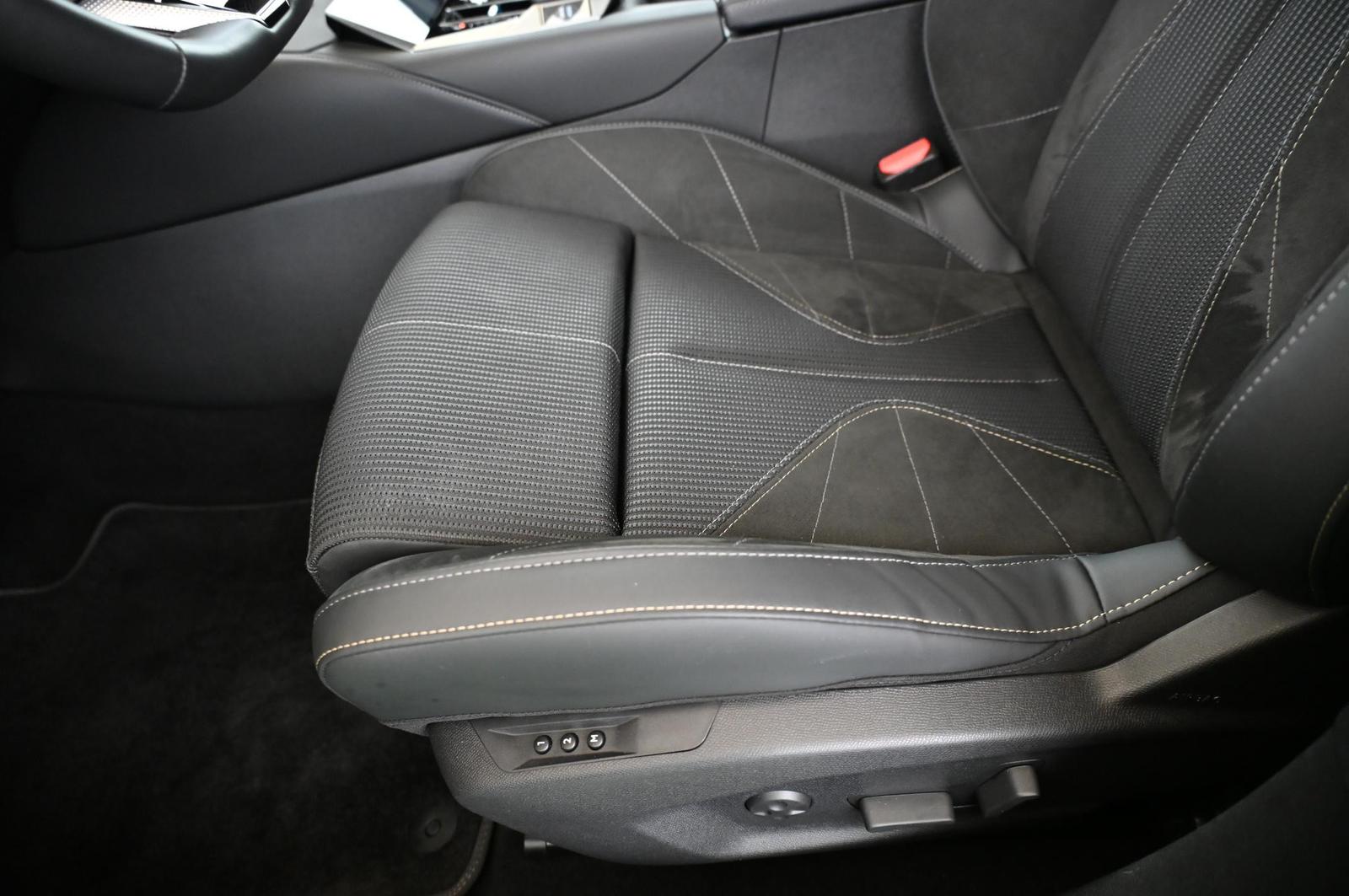 DS Automobiles DS4 1.6 E-Tense 225 Etolie Alcantara UVP 53.000 