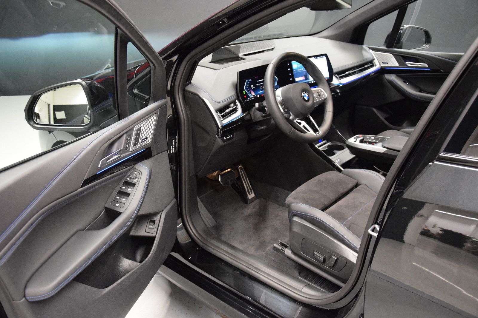 Fahrzeugabbildung BMW 223i Active Tourer xDrive M Sport HuD Pano h/k