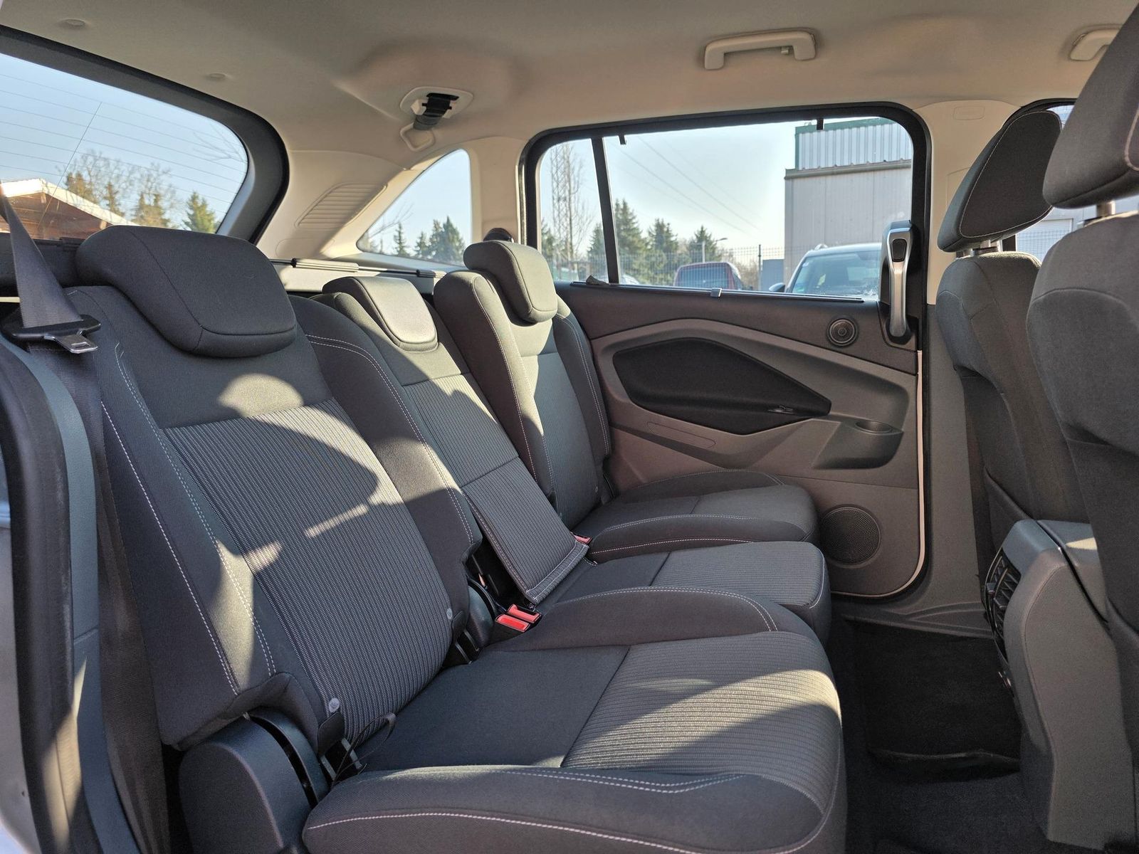 Fahrzeugabbildung Ford Grand C-Max Titanium/Klimaaut/Keyles/Motor klack