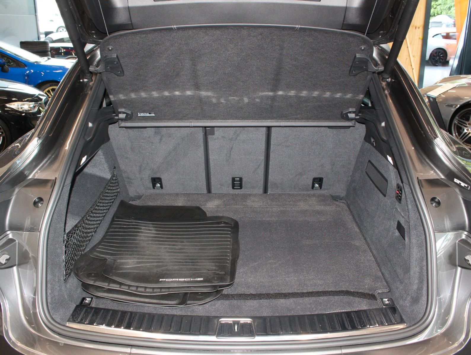 Fahrzeugabbildung Porsche Cayenne Turbo SportDesign-Paket|Carbon|PSCB|PDCC