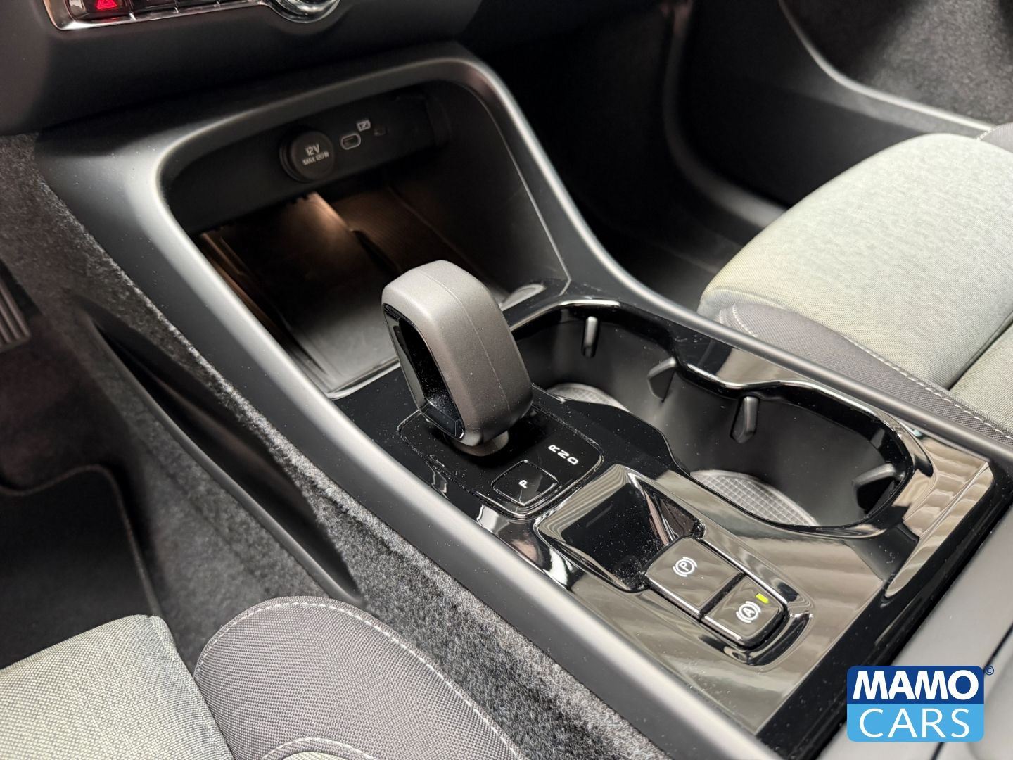 Volvo XC40 B4 Plus Black Edition ACC/BLIS/360°/H&K/STH foto 24