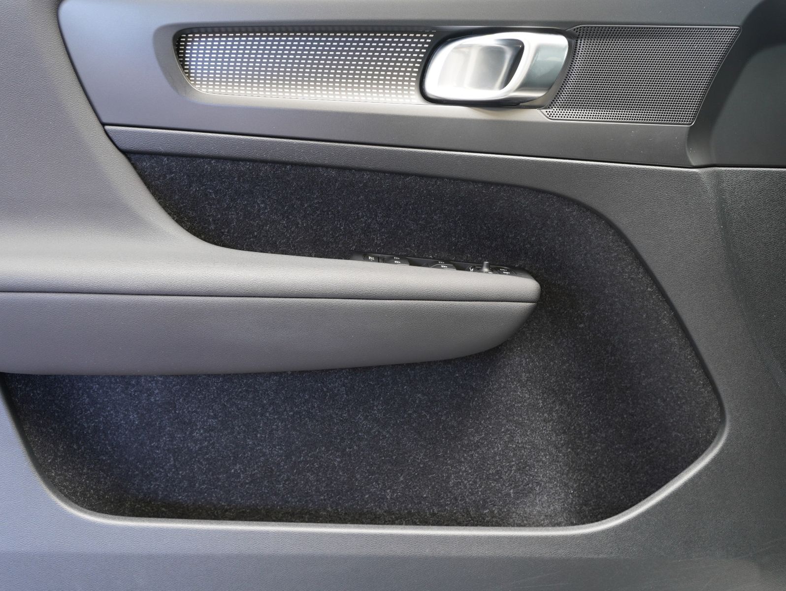 Fahrzeugabbildung Volvo XC 40 T4 R Design INTELLISAFE/LED/360°