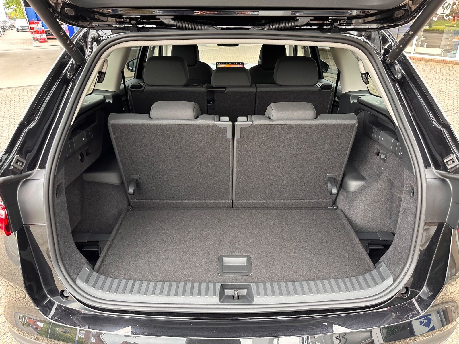 Fahrzeugabbildung SKODA Kodiaq 2.0 TDI 4x4 Selection AHK/7-Sitz/Navi/ACC