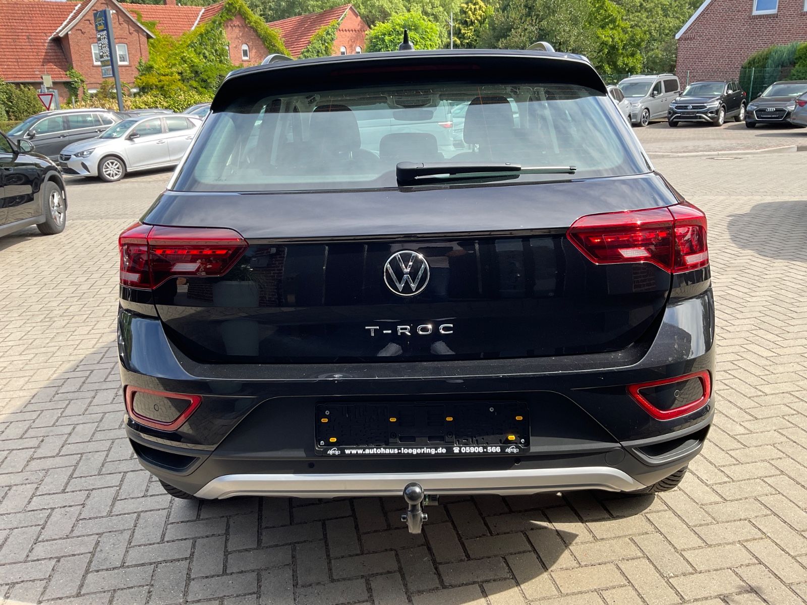 Fahrzeugabbildung Volkswagen T-Roc 1.5 TSI DSG Life,LED,AHK,Navi