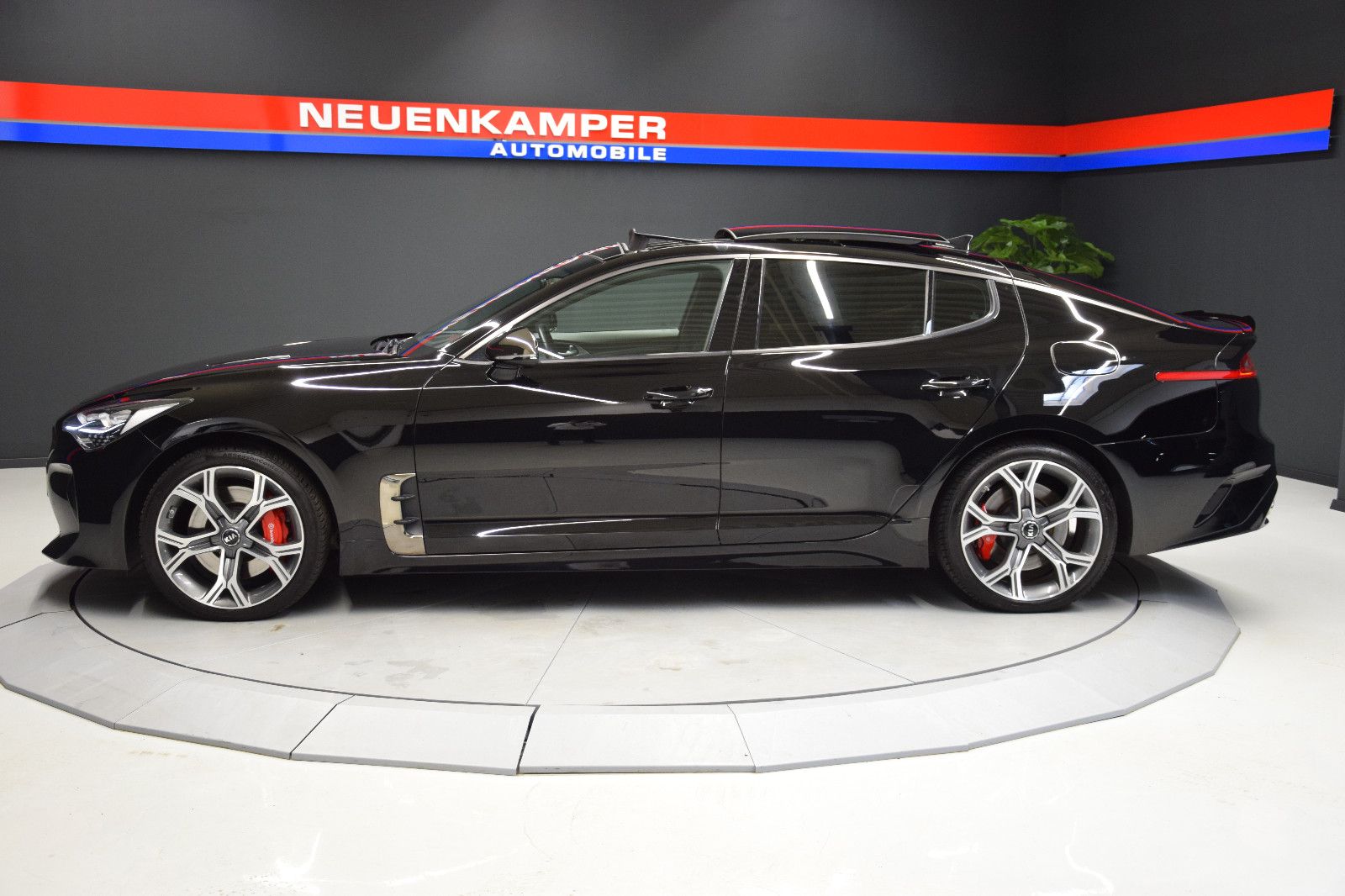 Fahrzeugabbildung Kia Stinger GT 4WD Pano HuD Sitzlüft. H/K Memory LED