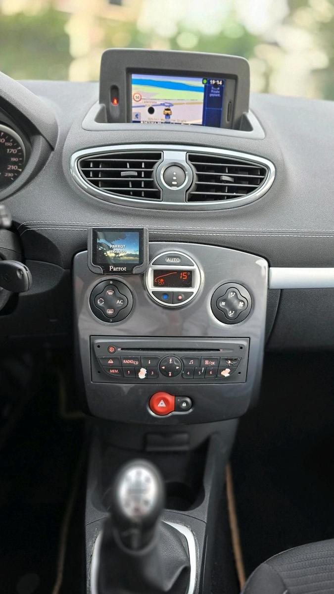 Renault Clio 2010 — photo 11