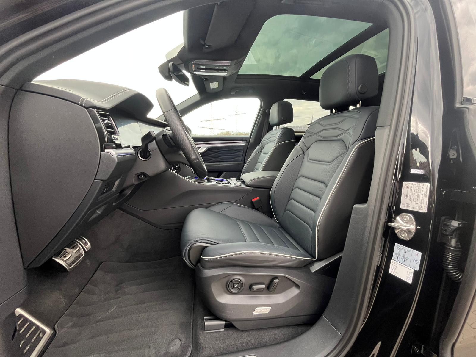Imagen del vehículo: Volkswagen Touareg 3.0 TDI 4M R-Line VOLL Black 22" UPE 114T