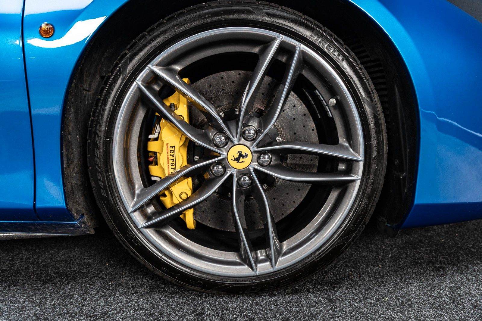 Fahrzeugabbildung Ferrari 488 Spider + Carbon + Daytona + Liftsystem