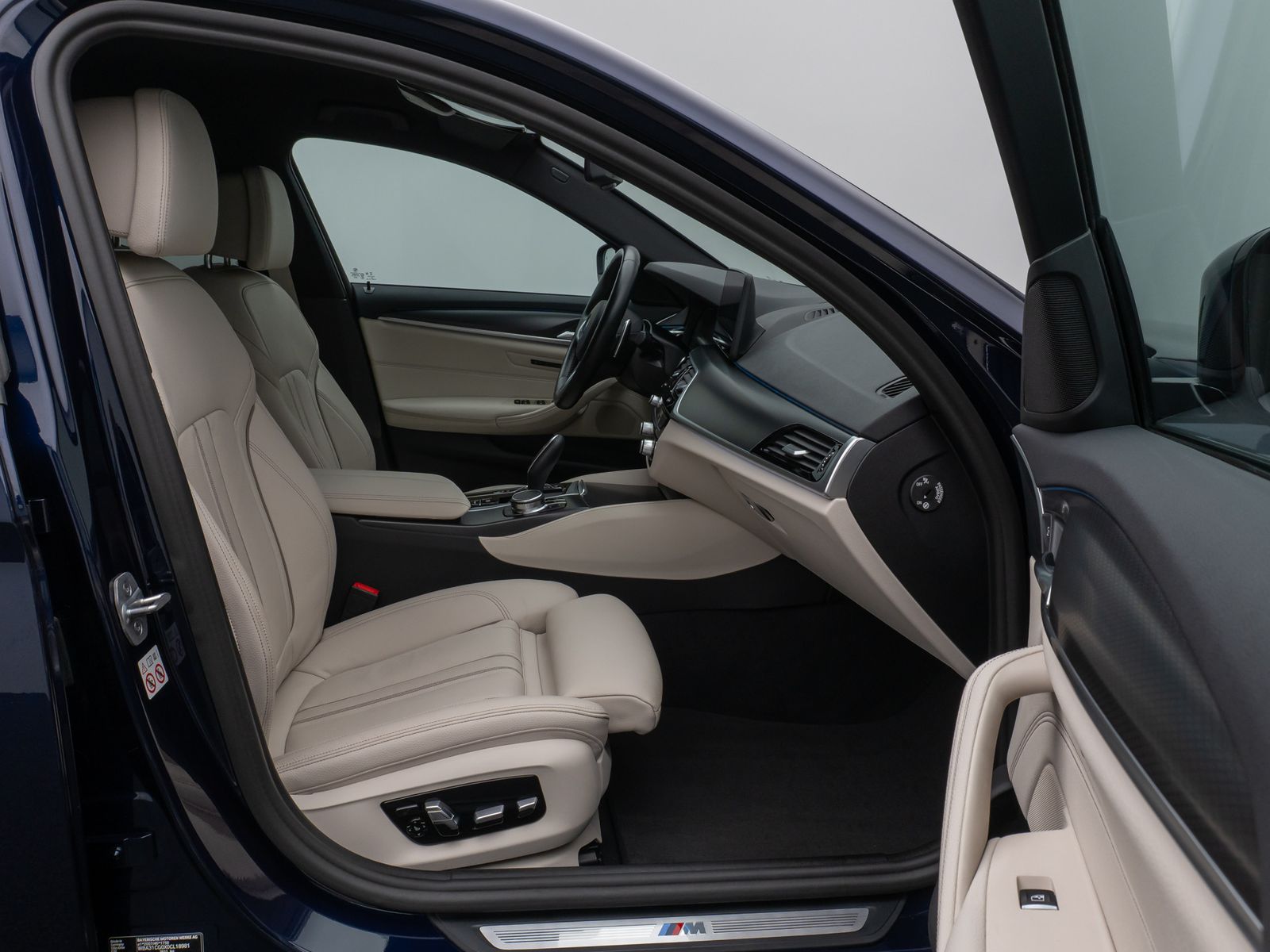 Fahrzeugabbildung BMW 530e xD M Sport Massage Laser HUD DAB Individual