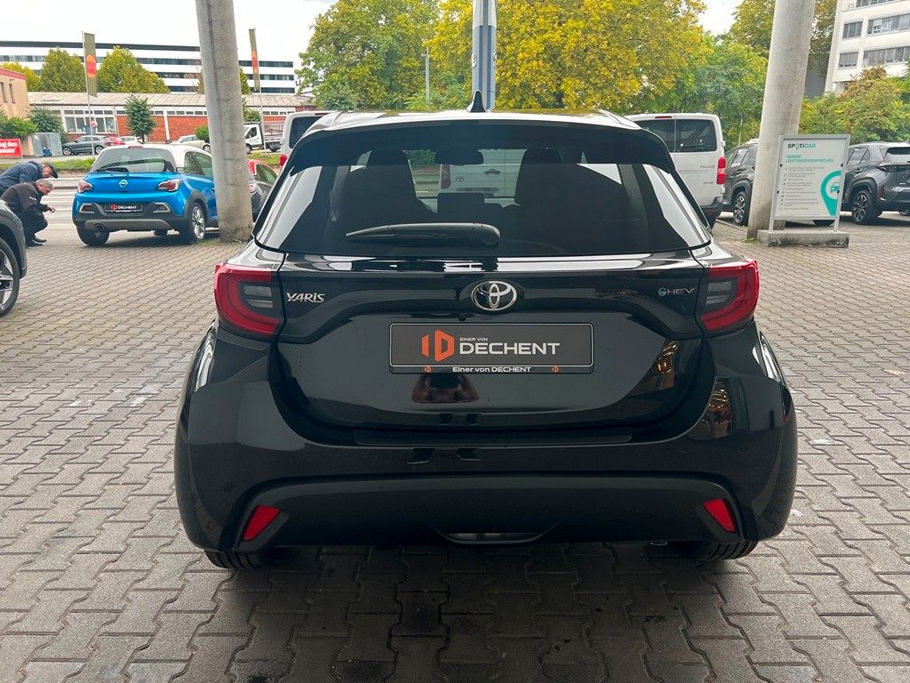 Fahrzeugabbildung Toyota Yaris Hybrid Teamplayer Comforpaket