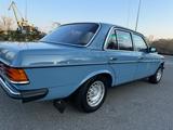 Mercedes-Benz W123 E230 Automatik  - blaue Mercedes-Benz E 230