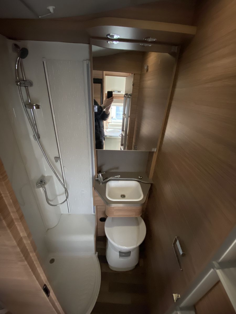 Fahrzeugabbildung Weinsberg CaraCompact Suite MB EDITION PEPPER 640 MEG