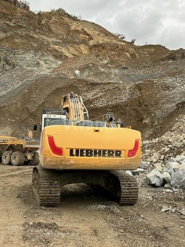 Liebherr R946