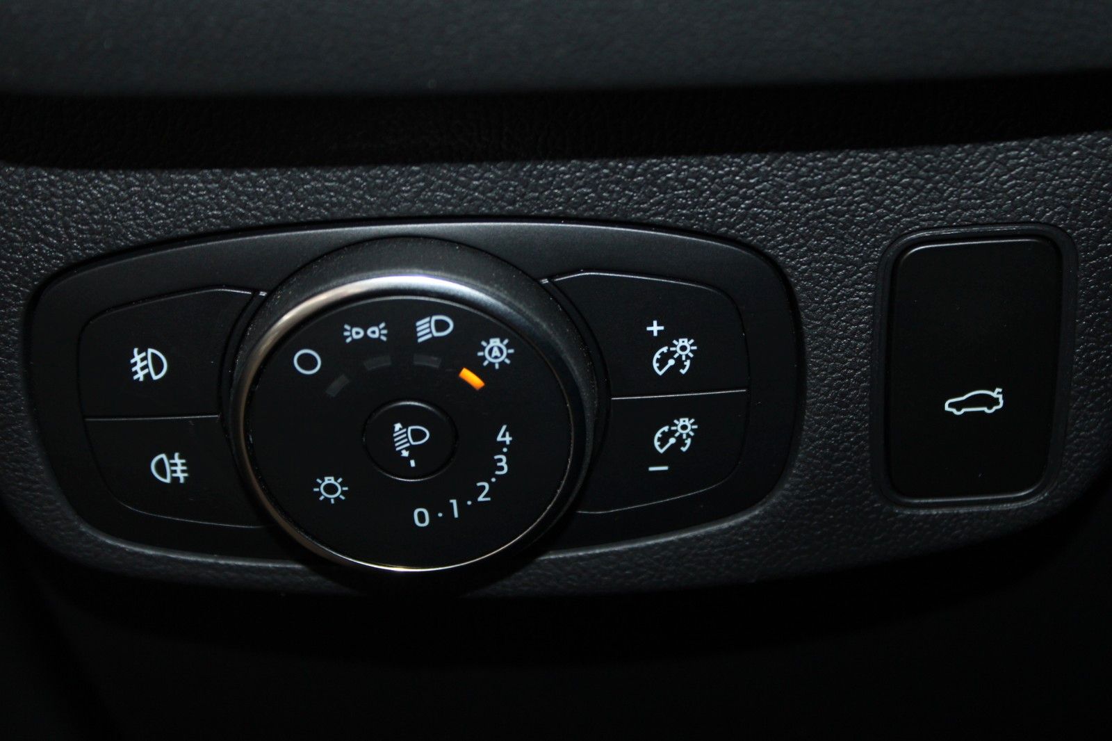 Fahrzeugabbildung Ford Focus ST-Line X Aut. LED ACC Leder Pano HUD Wint