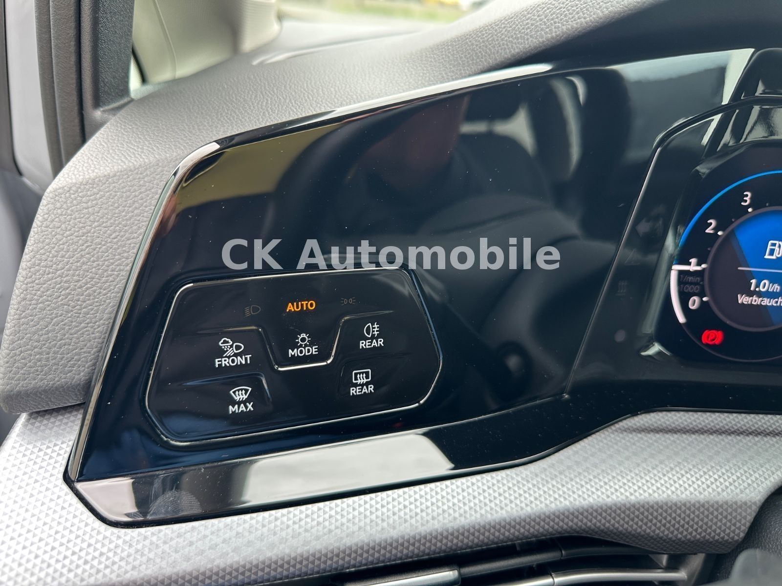 Fahrzeugabbildung Volkswagen Golf VIII Lim. Active 1.5 TSI/Navi/LED/ACC/PDC