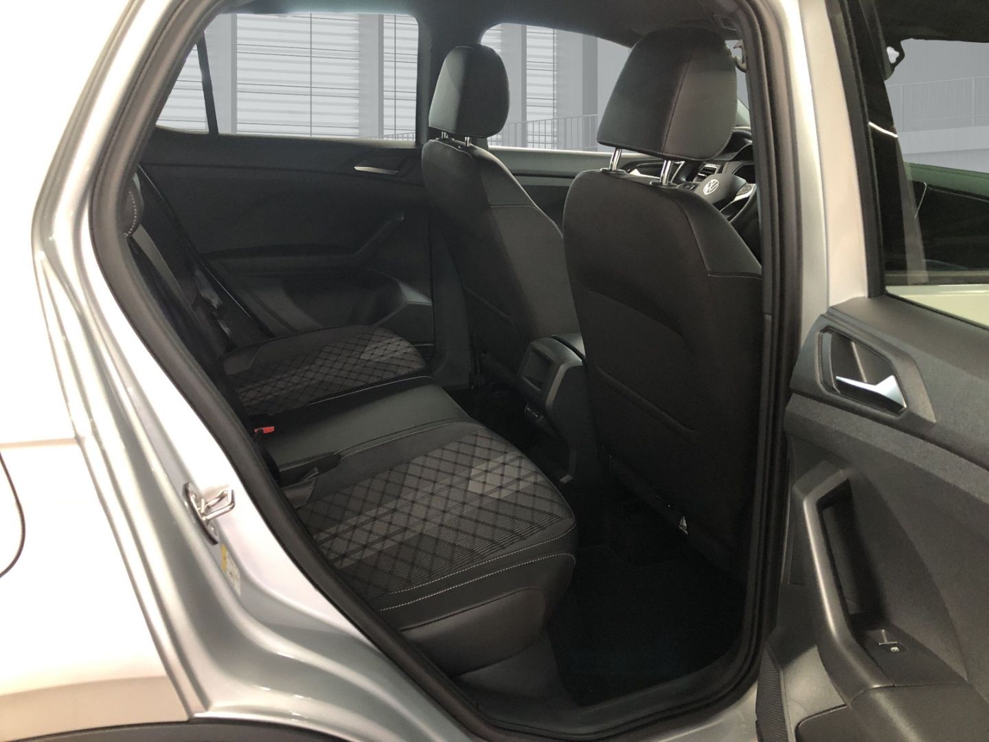Fahrzeugabbildung Volkswagen T-Cross R-Line 1.0 TSI DSG Sportpaket AHK-abnehm