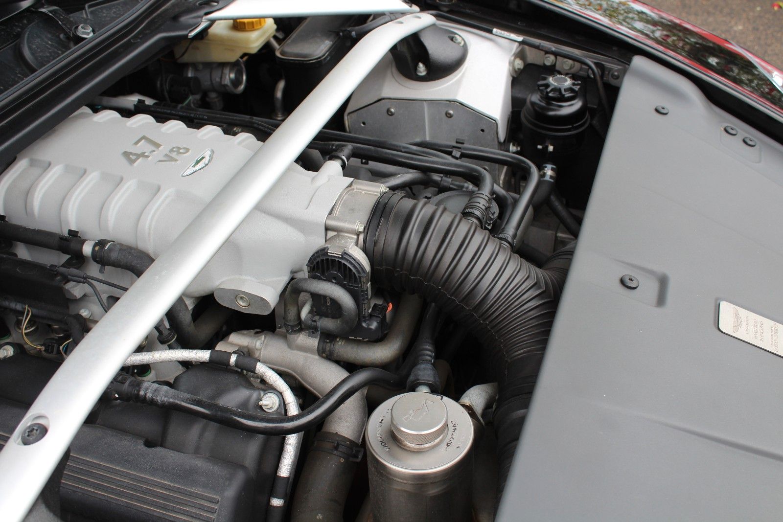 V8 Vantage Roadster 4.7l Sportshift Schön!