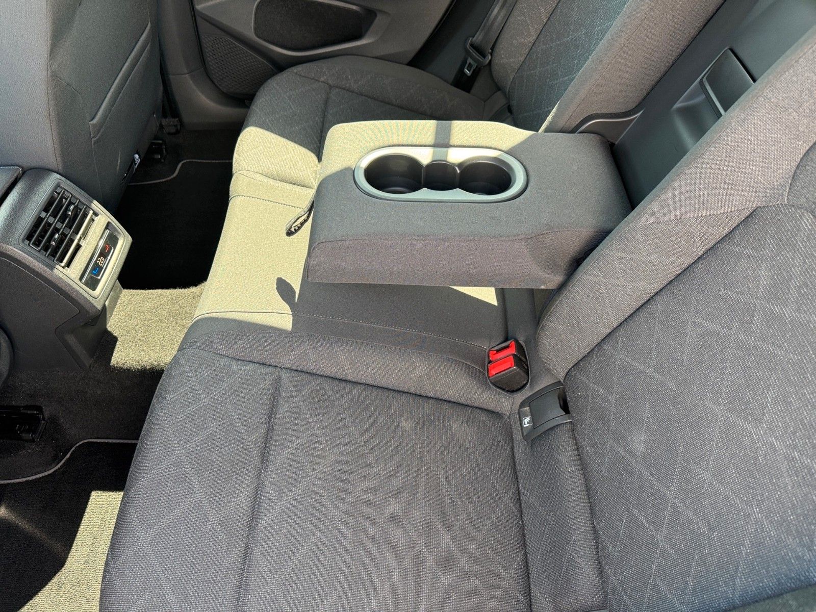 Fahrzeugabbildung Volkswagen Golf VIII Lim. Life 1.0 eTSI