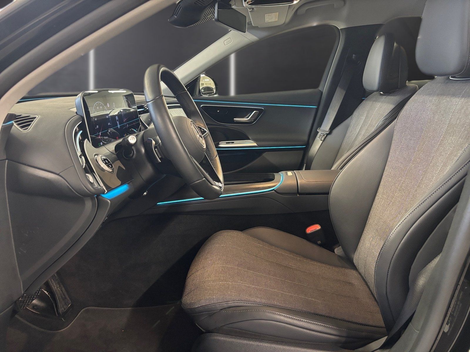 Fahrzeugabbildung Mercedes-Benz E 200 T Avantgarde*AHK*Distro*Totwin*Kamera*LED*