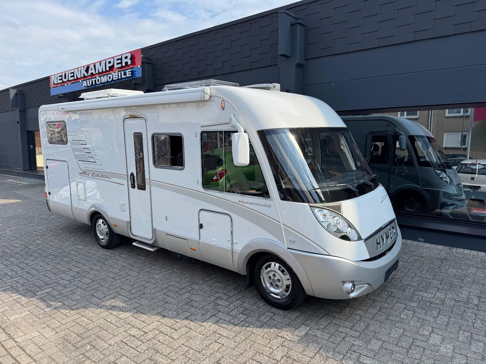 Fahrzeugabbildung HYMER / ERIBA / HYMERCAR B-Klasse SL 614 Star Edition 1. Hand