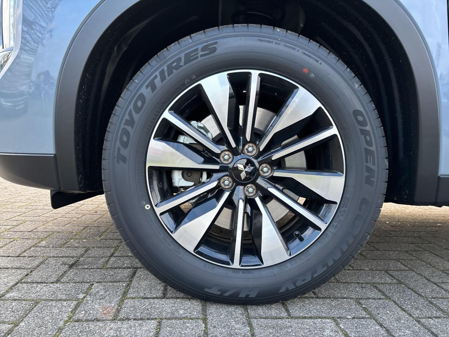 Mitsubishi Outlander Plug-in Hybrid BASIS 2,4l Navi  360 Ka