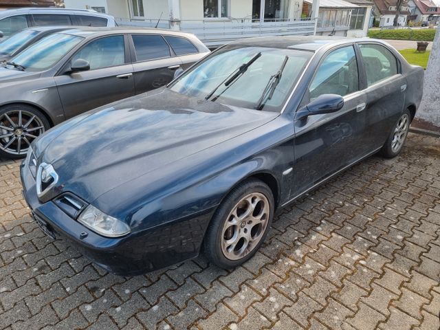 Alfa Romeo Alfa 166 2.5 V6 24V Distinctive Zwei Autos