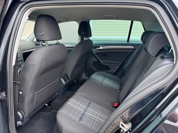 Volkswagen Golf - 12