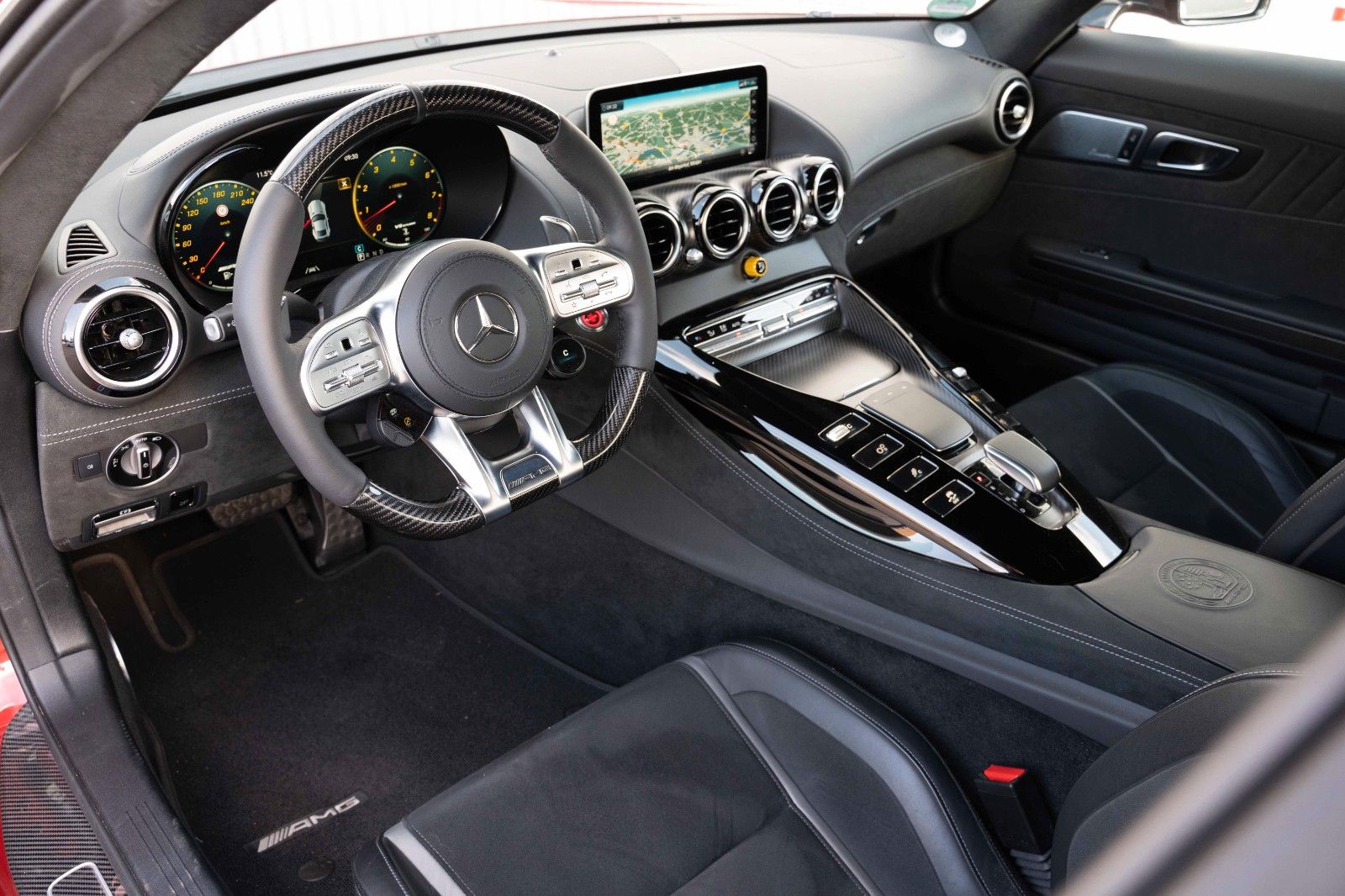 Fahrzeugabbildung Mercedes-Benz AMG GT R V8 CARBON BURMESTER 19/20" PERFORMANCE