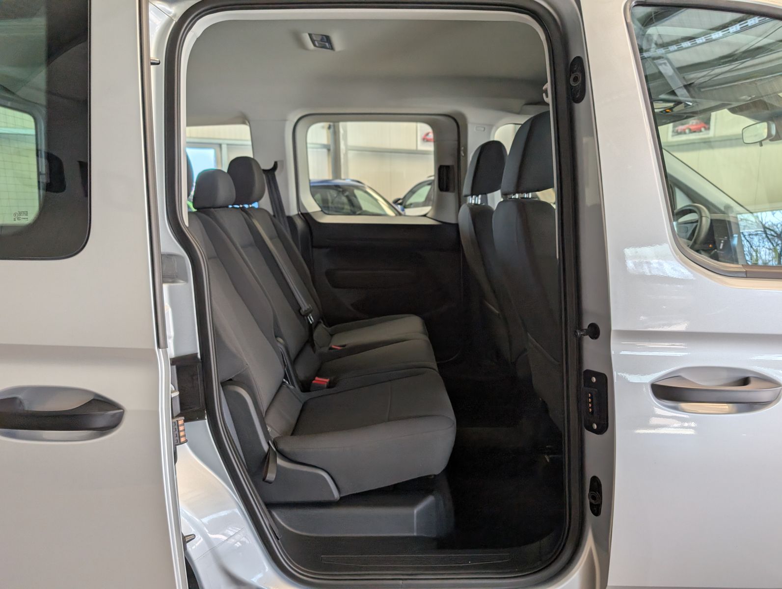 Fahrzeugabbildung Ford Tourneo Connect 2.0 Trend Tempo Navi Klima PDC