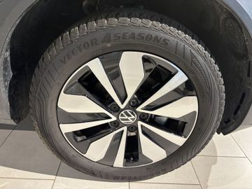 Fotografie 4 des VW T-Roc 1.5 TSI OPF DSG GOAL LED SHZ ACC