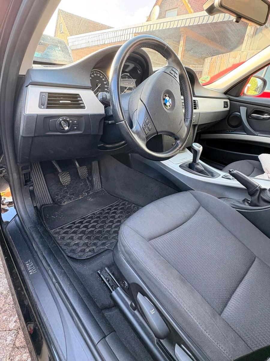 BMW 318 2011 — photo 8