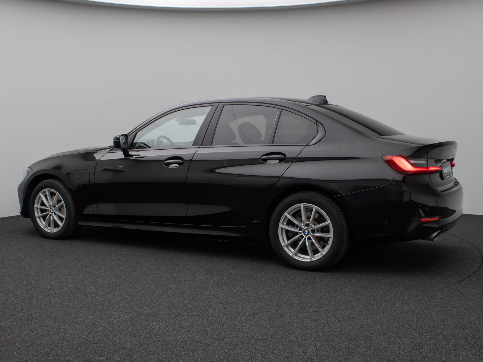 Fahrzeugabbildung BMW 330e Laser 360°HUD DAB H/K Lenkrhzg ACC Komfort