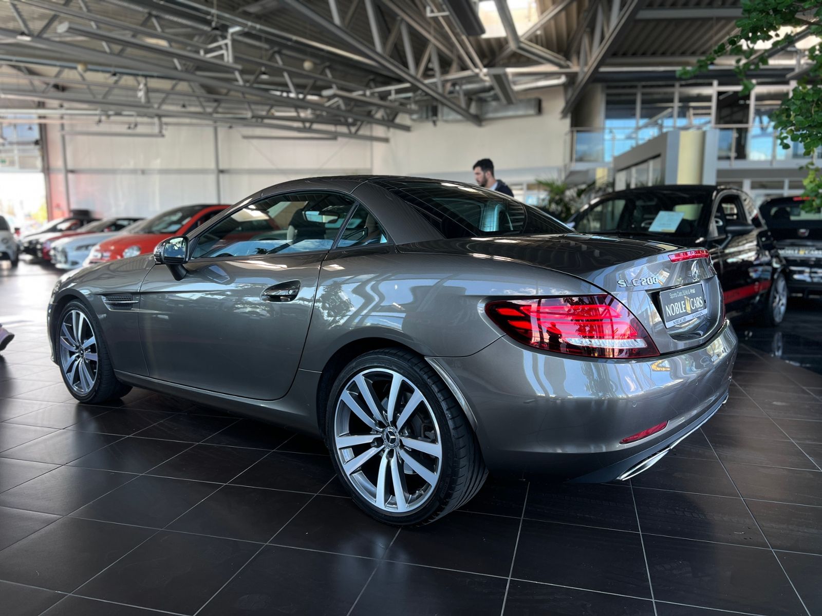 Fahrzeugabbildung Mercedes-Benz SLC 200 LED LEDER NAV SHZ PDC 18"